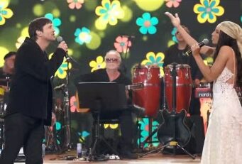 Vladimir Brichta e a filha Agnes Brichta cantam juntos no ‘Altas Horas’