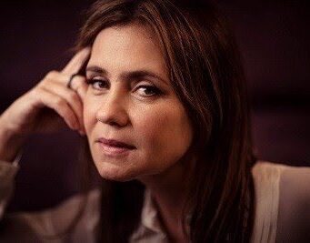 Adriana Esteves: 37 anos de trajetória